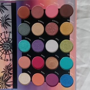 BH Cosmetics Eyeshadow Palette w/Mirror